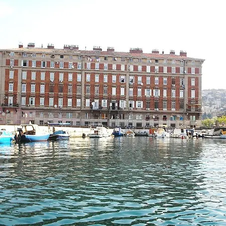 Center Demetrova Guest house